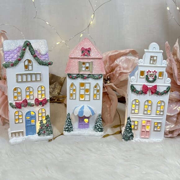 Christmas Cynthia Rowley Pastel Resin LED Lighted Village Houses Set of 3 NIB - Picture 7 of 9